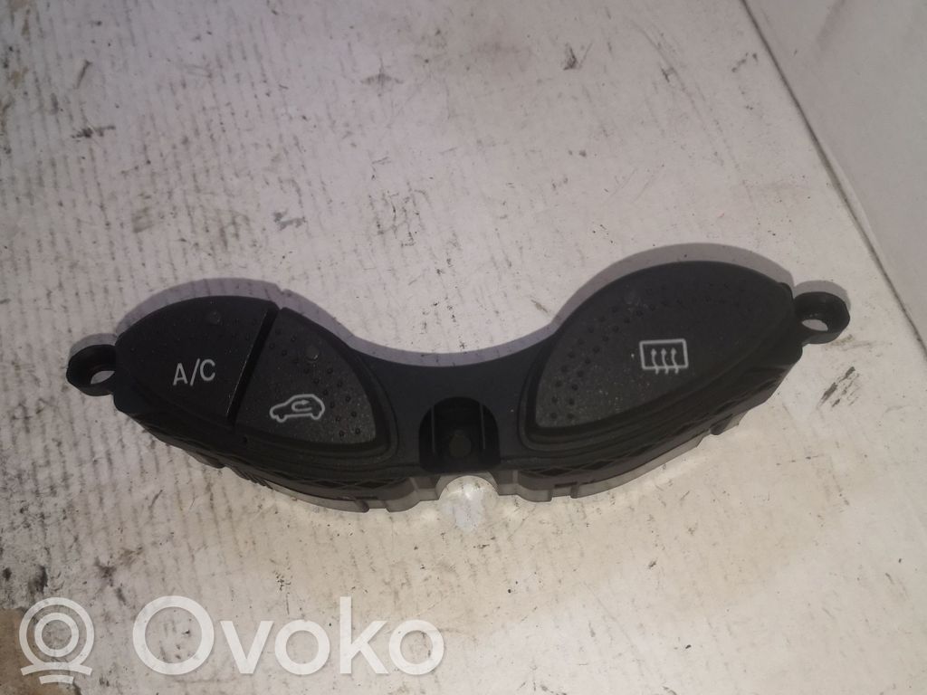 Ford Focus Windscreen/window heater switch 