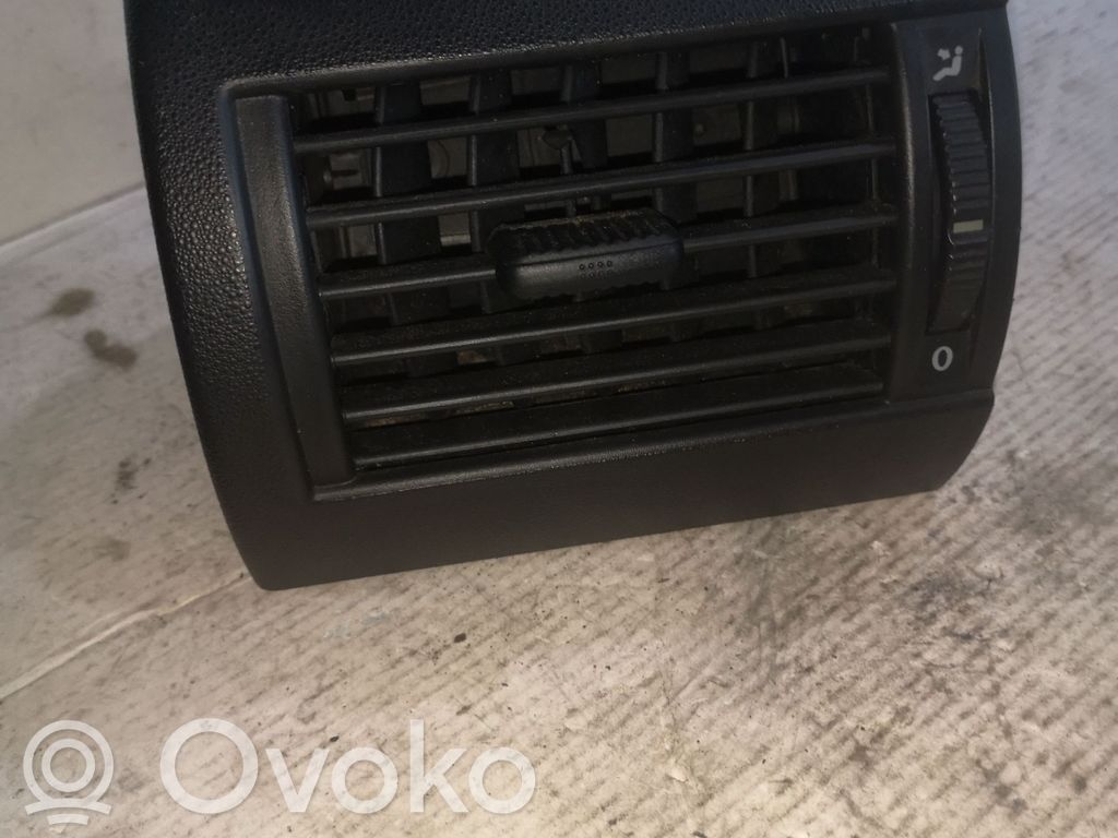 Volkswagen Fox Boczna kratka nawiewu deski rozdzielczej 
