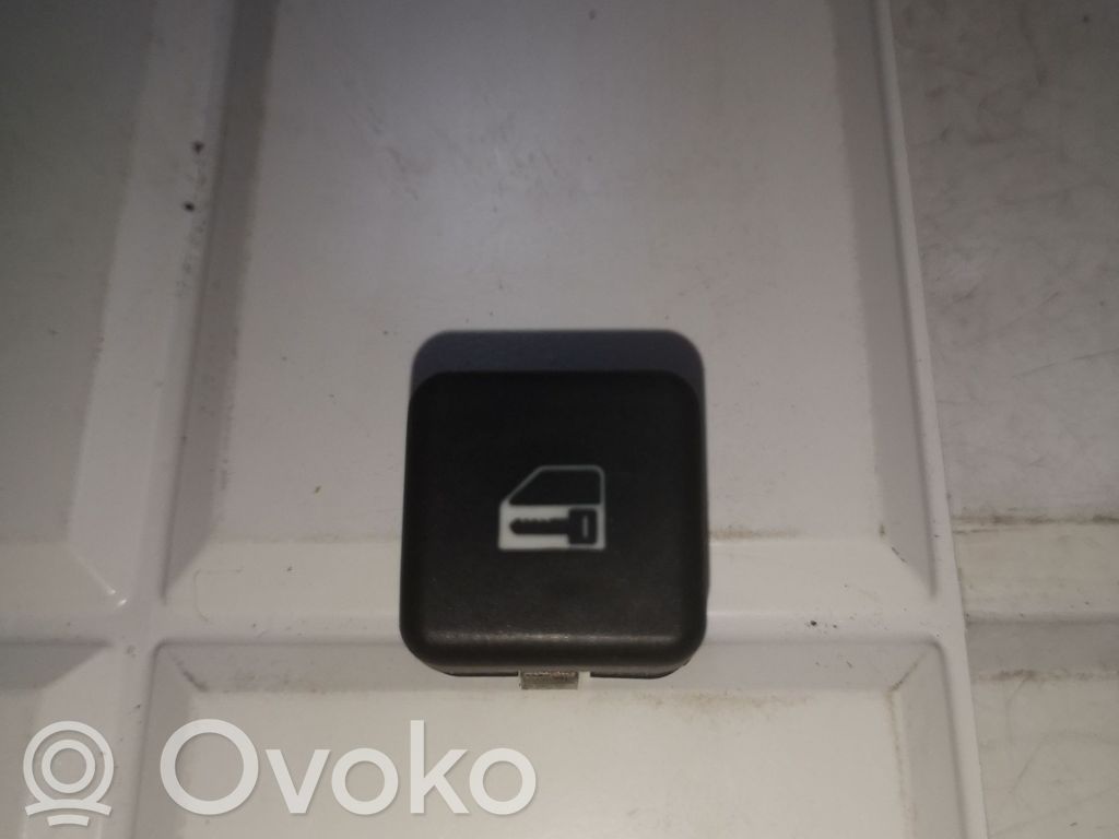 Central locking switch button   8360828