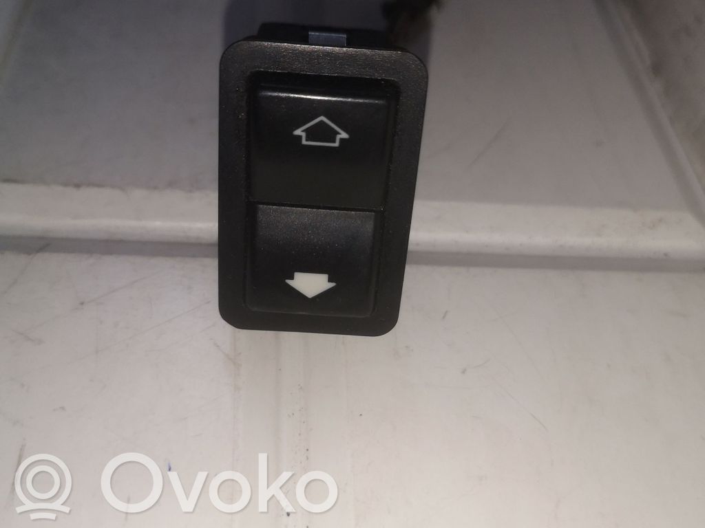 Electric window control switch   8368932