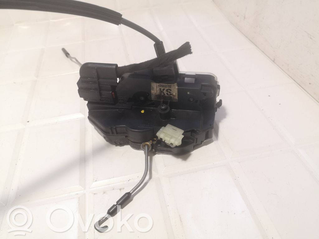 Opel Insignia A Front door lock 