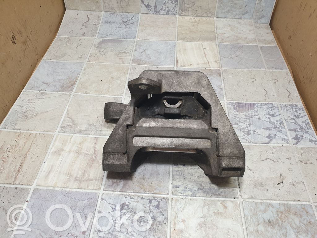 Opel Vectra C Engine mount bracket 