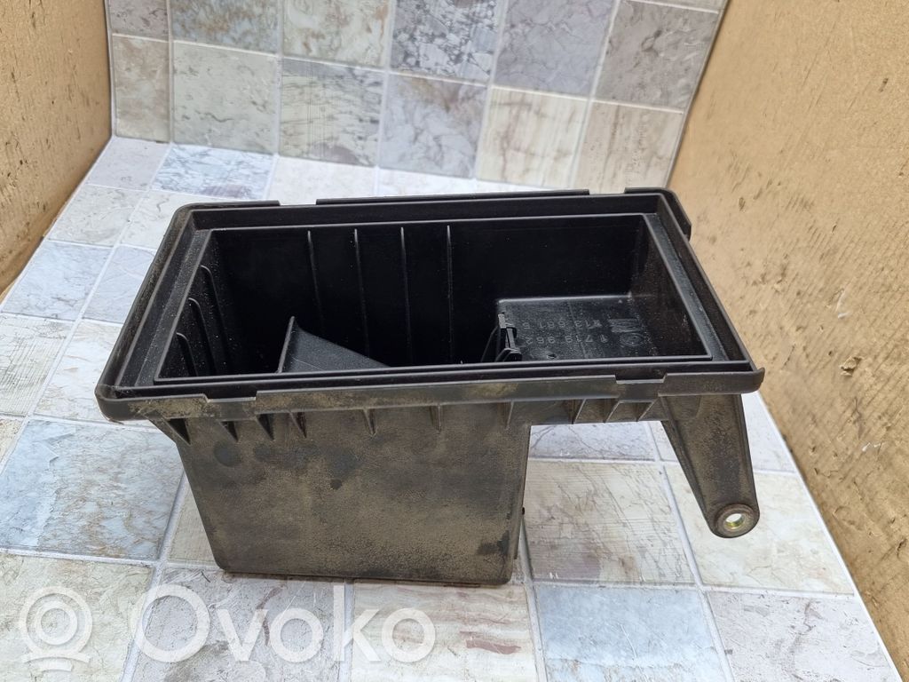 Air filter box   1719962,7136815,1719961
