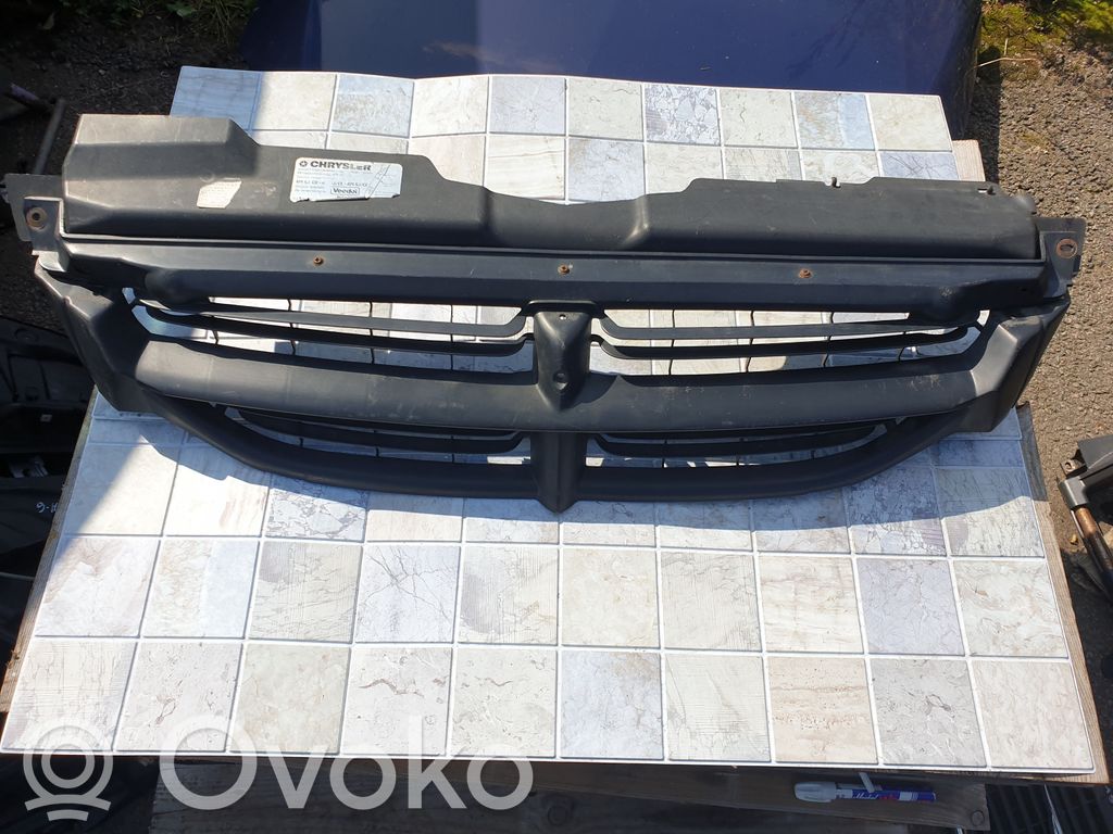 Chrysler Voyager Front grill 