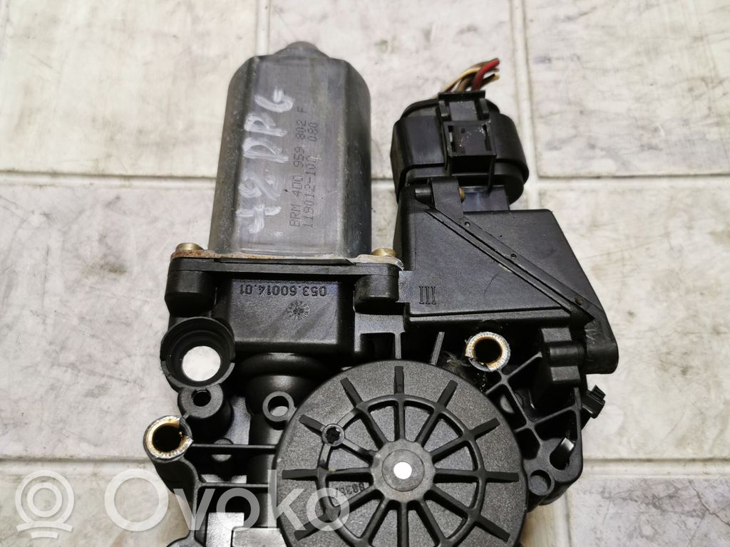 Audi A8 S8 D2 4D Rear door window regulator motor 