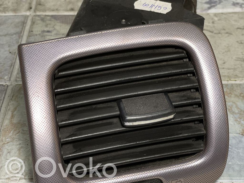 Peugeot 607 Boczna kratka nawiewu deski rozdzielczej 