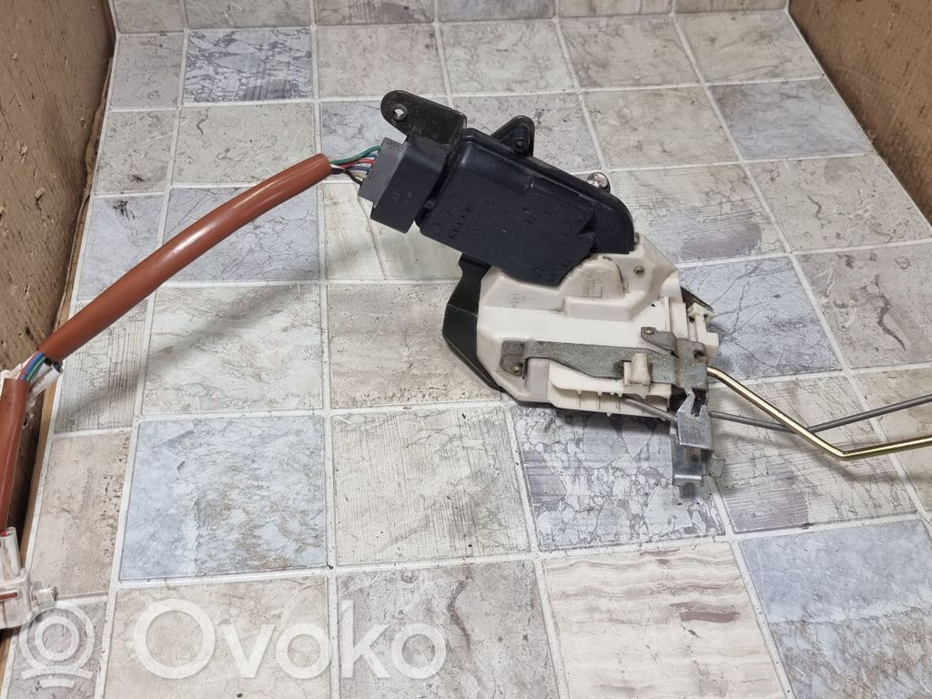Suzuki Liana Priekšpusē slēdzene 