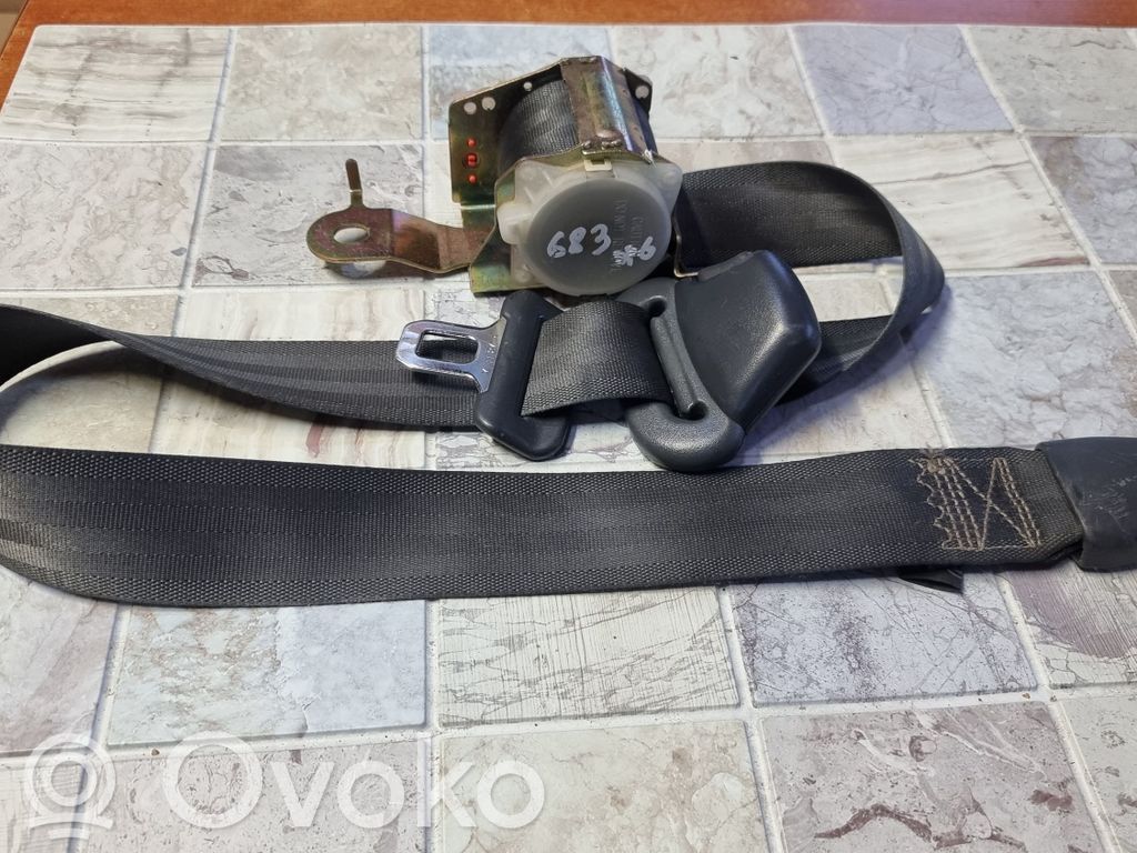 Hyundai Trajet Cinturón trasero 