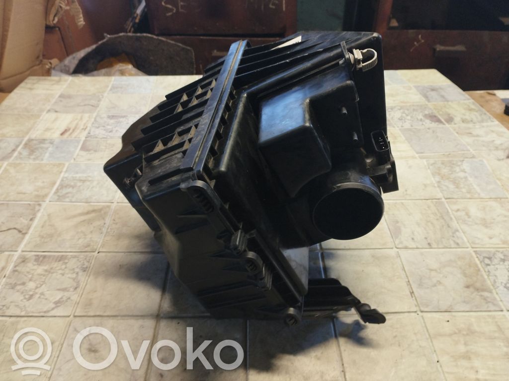 Mazda 5 Air filter box 