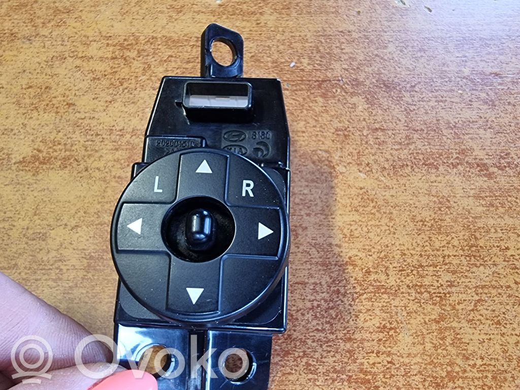 KIA Carnival Wing mirror switch 