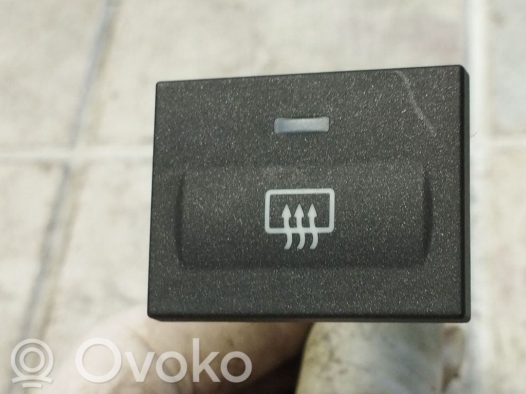 Ford C-MAX I Windscreen/window heater switch 