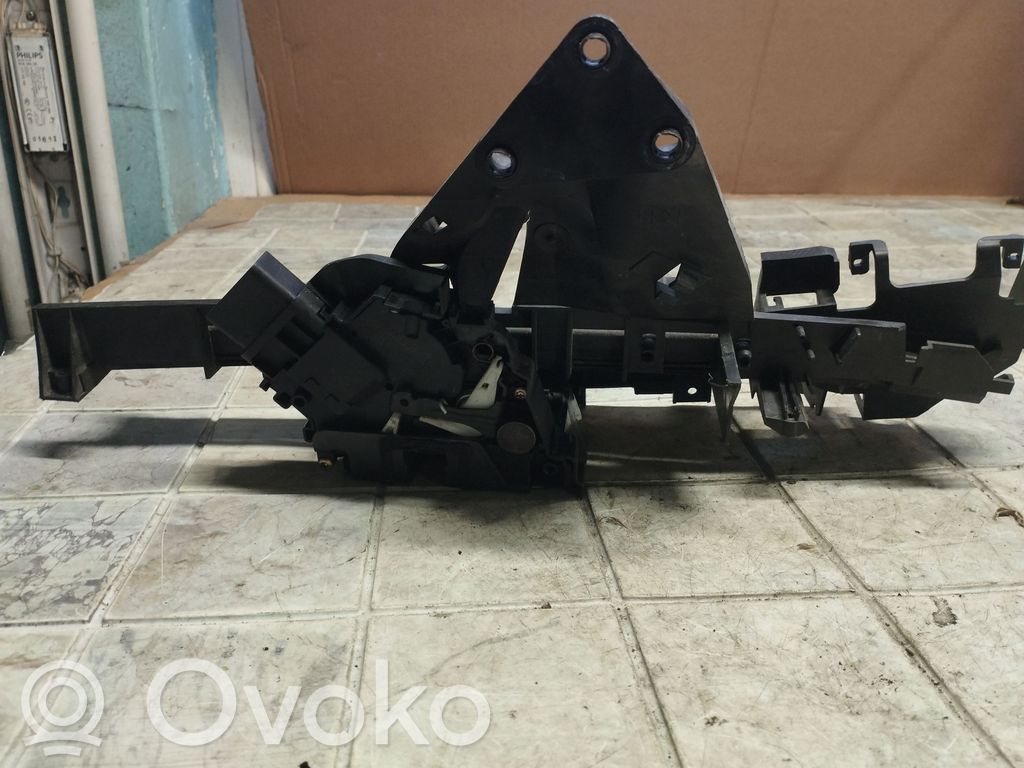 Ford Focus C-MAX Priekšpusē slēdzene 
