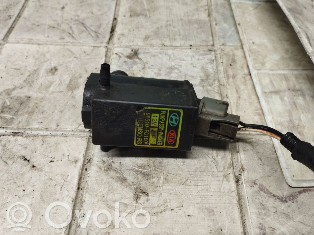 KIA Sorento Windscreen/windshield washer pump 