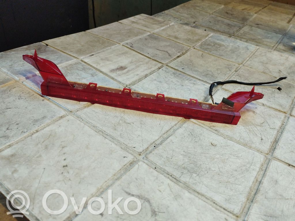 Kolmas/lisäjarruvalo   63256924673,63256931397