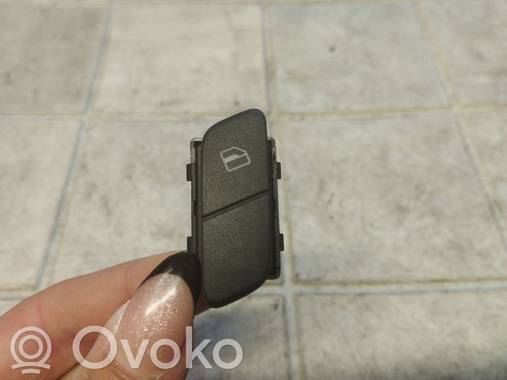 Volkswagen Polo IV 9N3 Electric window control switch 