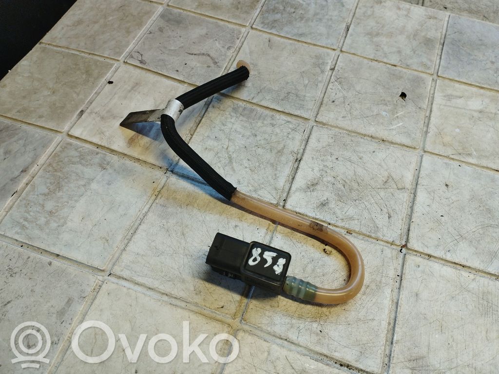 BMW 1 E81 E87 Fuel line pipe 