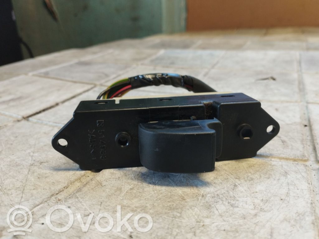 Mitsubishi Grandis Electric window control switch 