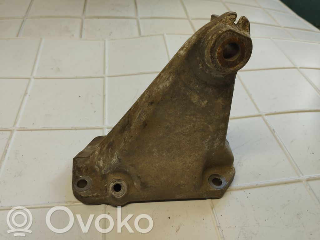 Mercedes-Benz E W211 Engine mounting bracket 