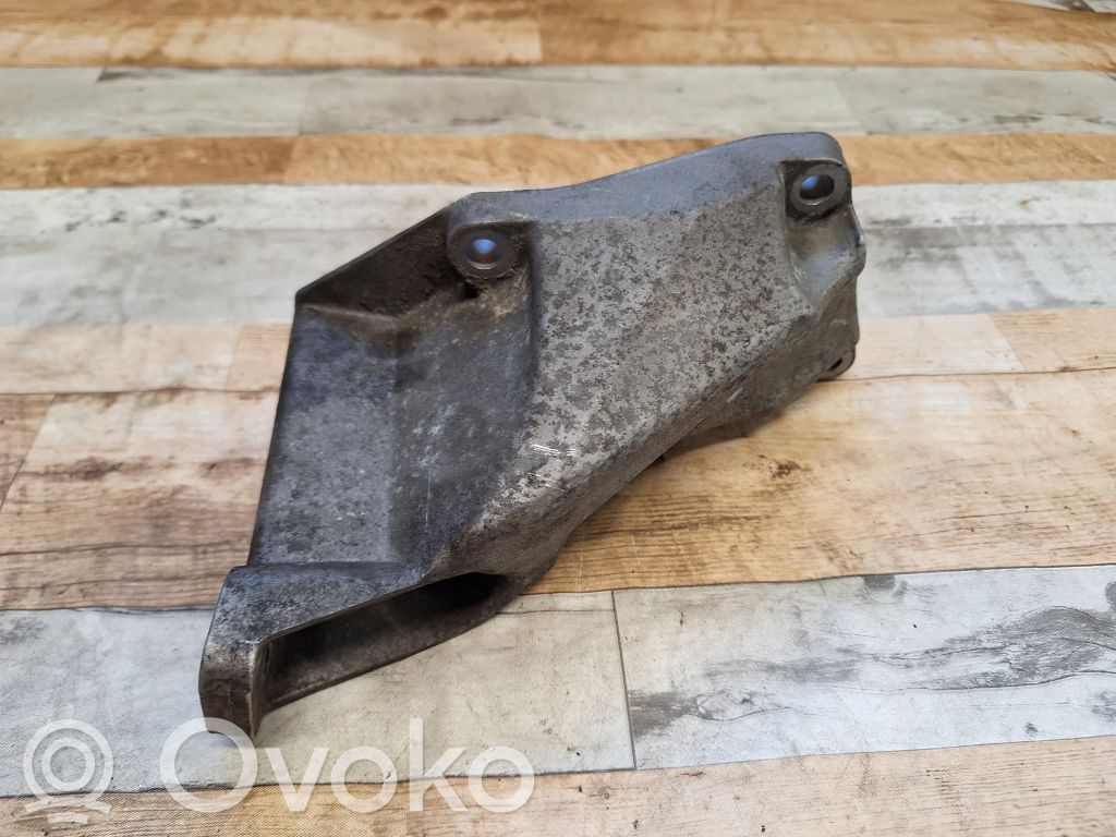 Engine mounting bracket   8D0199307P,8D0199307