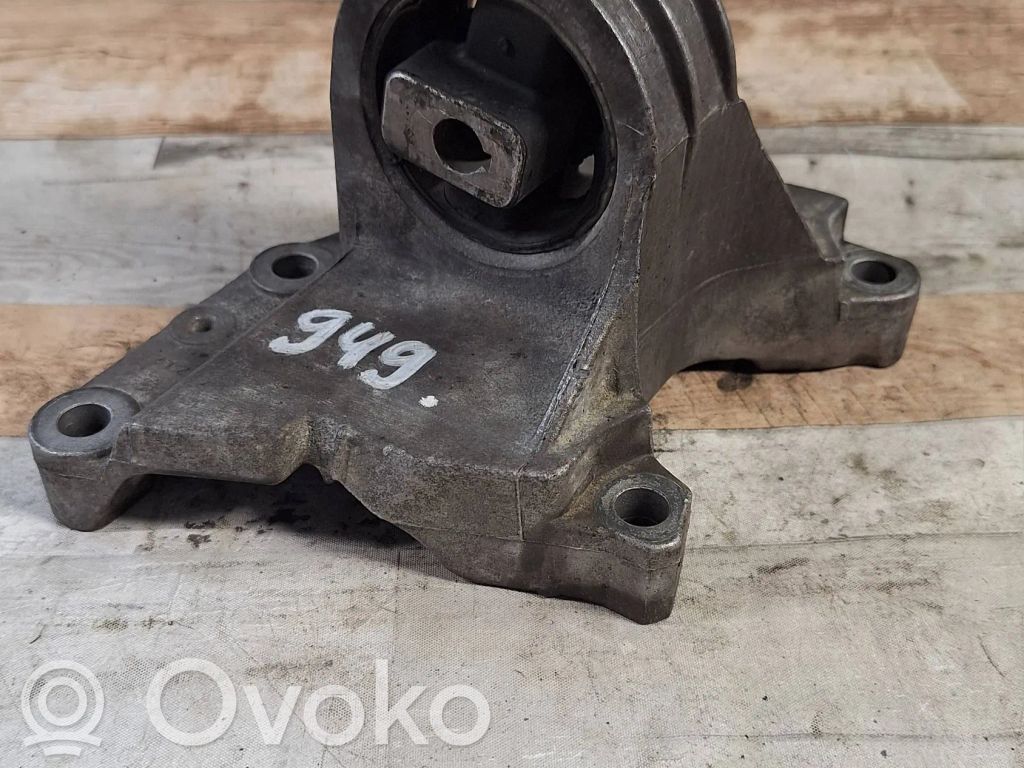 Volvo XC90 Engine mount bracket 