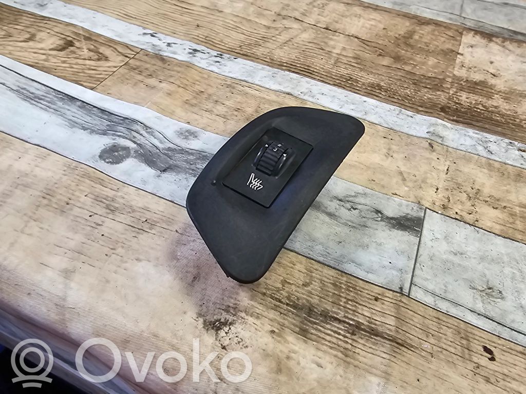 Peugeot 407 Seat heating switch 