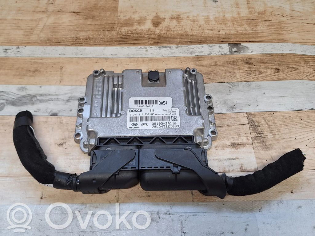 KIA Cerato Engine control unit/module 