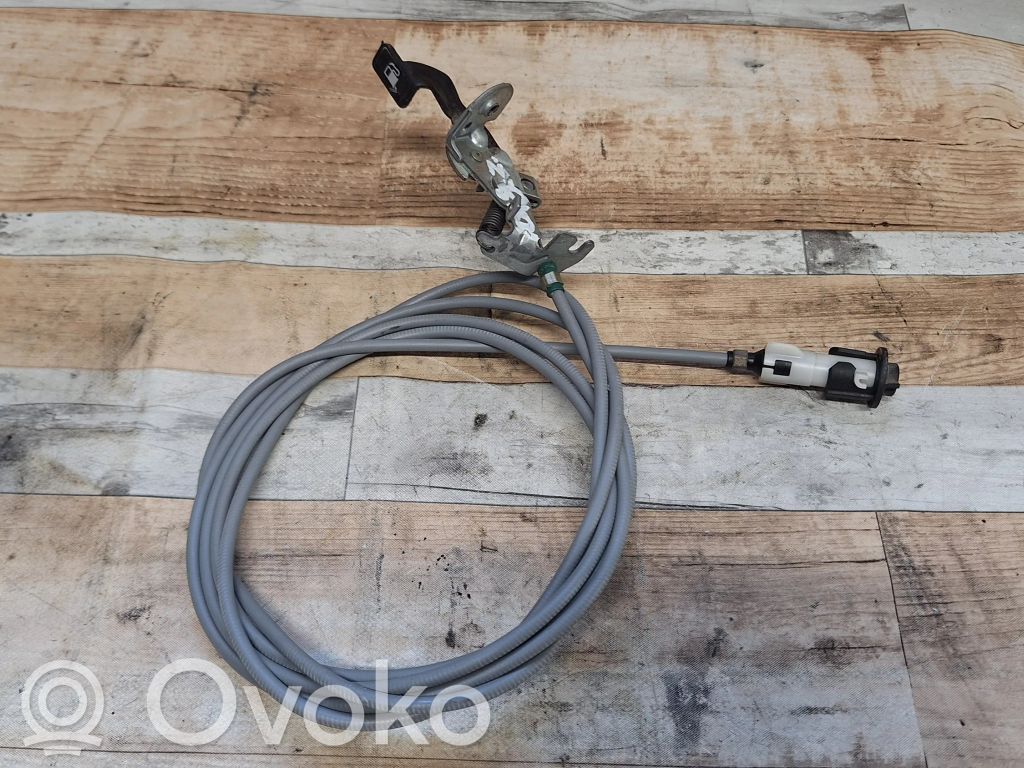 Fuel cap release pull handle