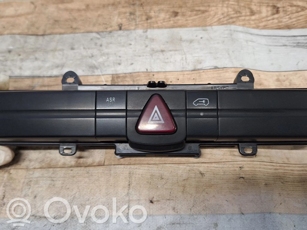 Volkswagen Crafter Botón interruptor de luz de peligro 