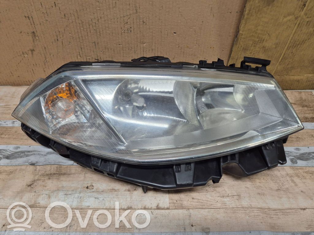 Renault Megane II Lampa przednia 