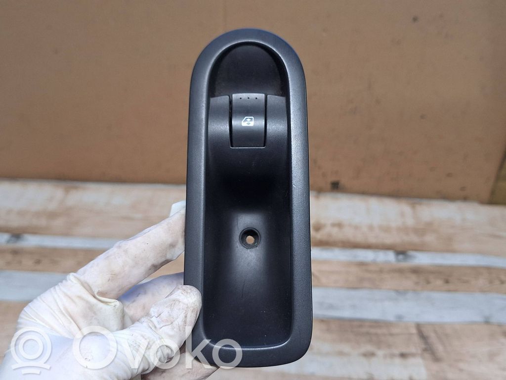 Renault Megane II Electric window control switch 