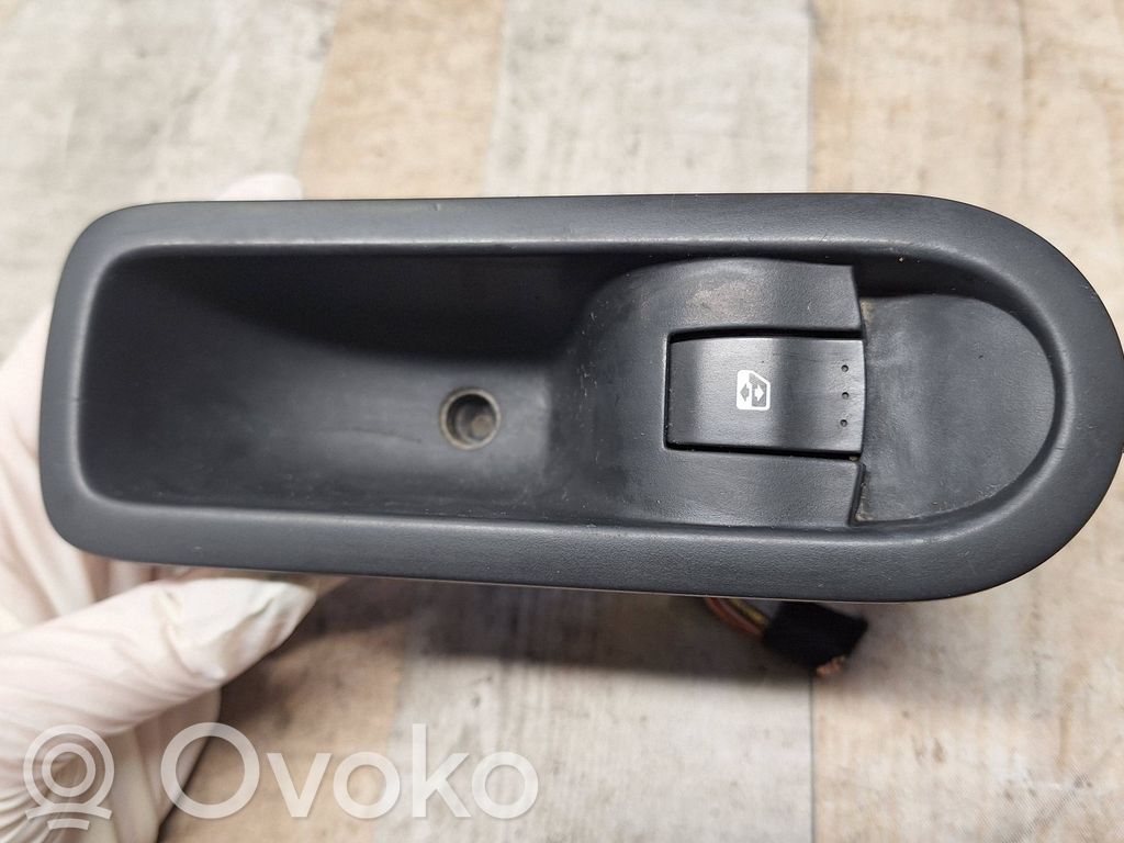 Renault Megane II Electric window control switch 