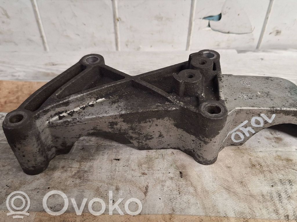 Renault Master II Engine mounting bracket 