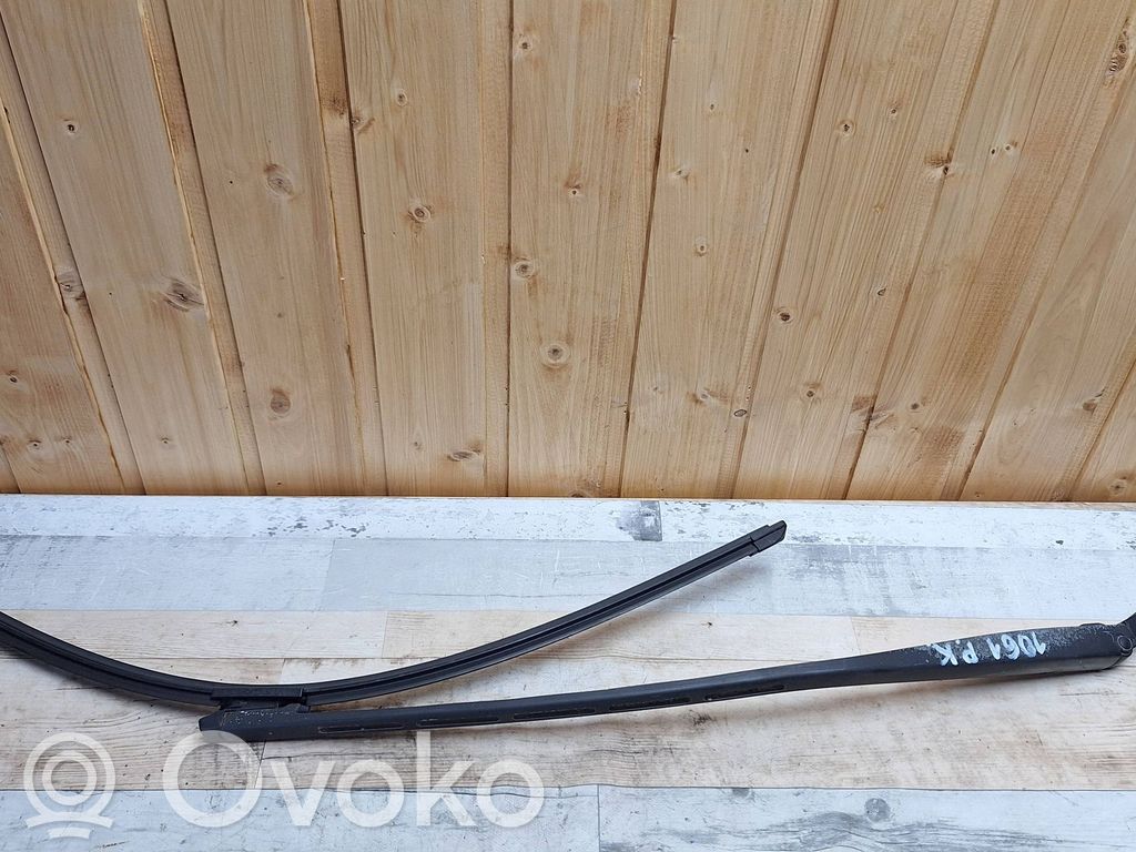 Peugeot 307 Brazo del limpiaparabrisas delantero 