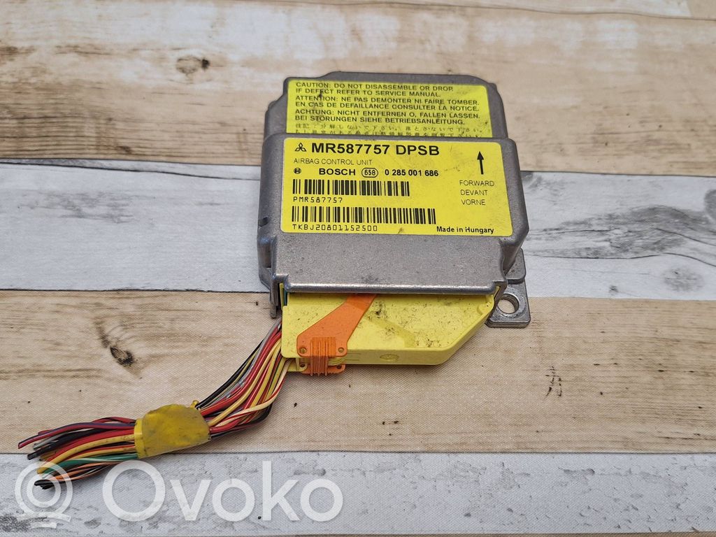 Mitsubishi Colt CZ3 Airbag control unit/module 