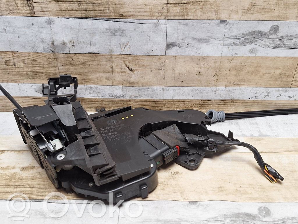 Volvo V50 Rear door lock 