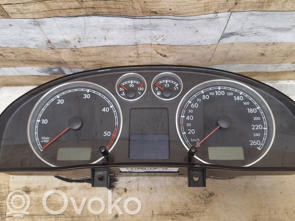 Volkswagen PASSAT B5.5 Licznik / Prędkościomierz 