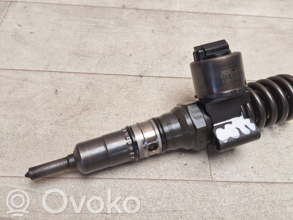 Volkswagen Touran I Inyector de combustible 