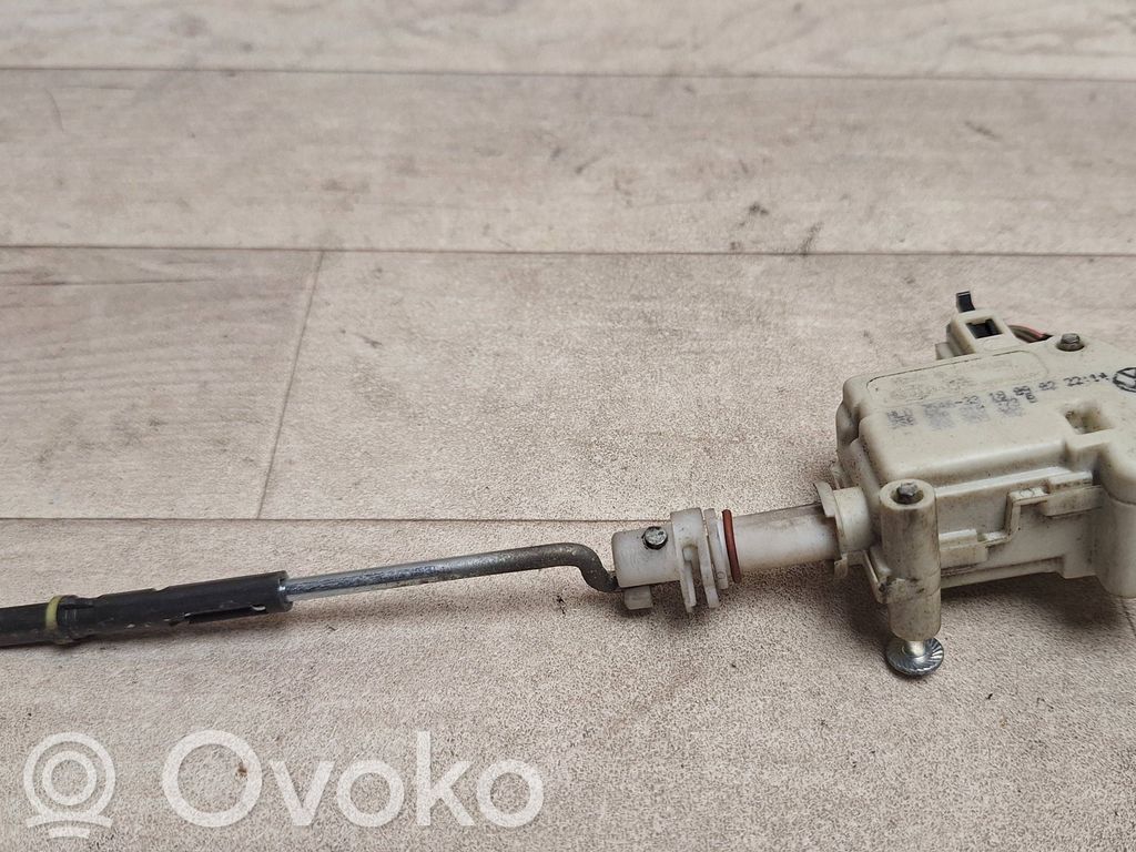 Volkswagen PASSAT B5.5 Serratura del tappo del serbatoio del carburante 