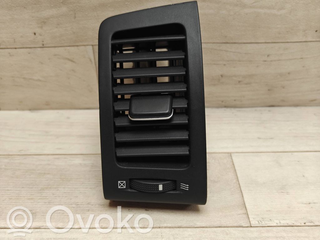 Toyota Corolla Verso E121 Griglia di ventilazione centrale cruscotto 