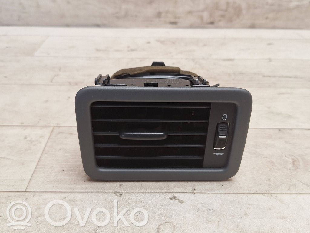 Volvo V70 Boczna kratka nawiewu deski rozdzielczej 