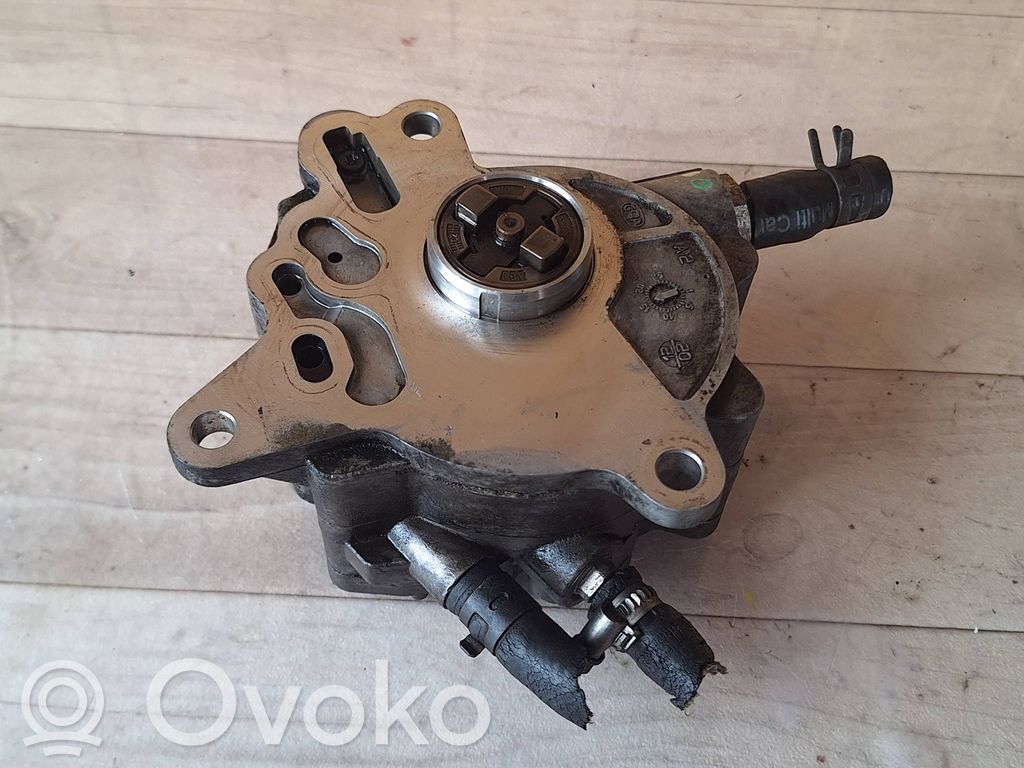 Volkswagen Golf V Vacuum pump 