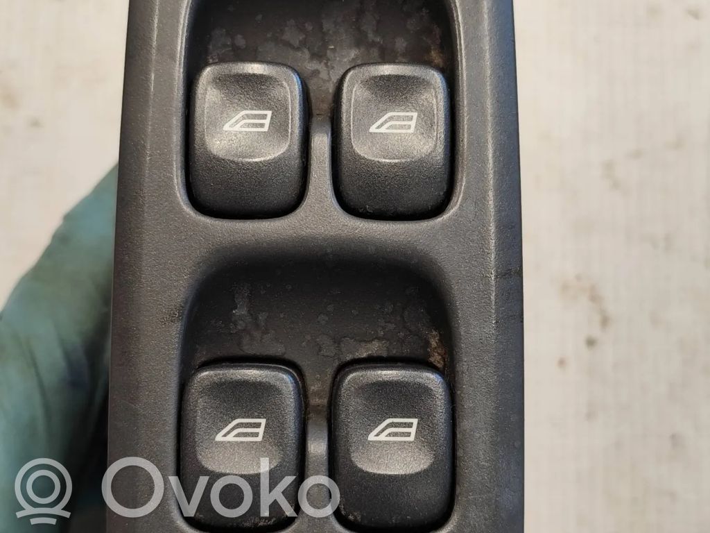 Electric window control switch   8682836,01W41E