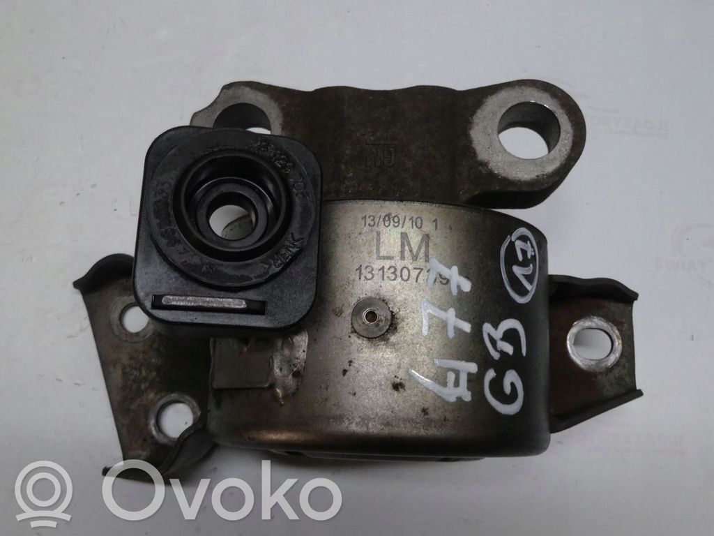 Opel Corsa D Variklio pagalvė 