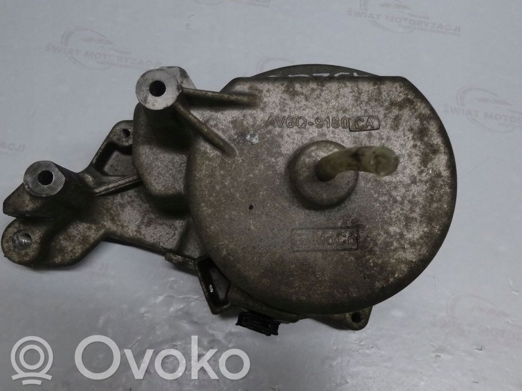 Ford Focus Oil filter mounting bracket 