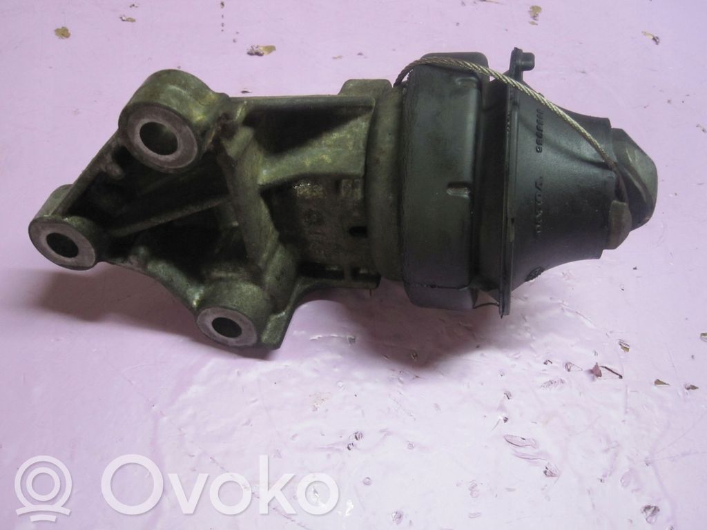 Volvo XC90 Engine mount bracket 