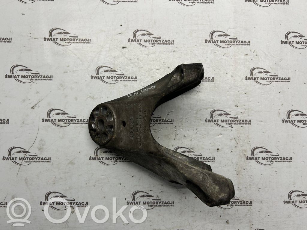 Audi Q7 4L Engine mounting bracket 