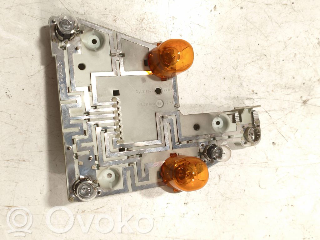 Lampy tylnej klapy bagażnika   A211820,A21182004,2118207