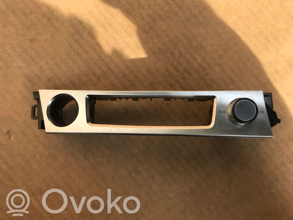 Tailgate/trunk/boot open switch   4KL919600