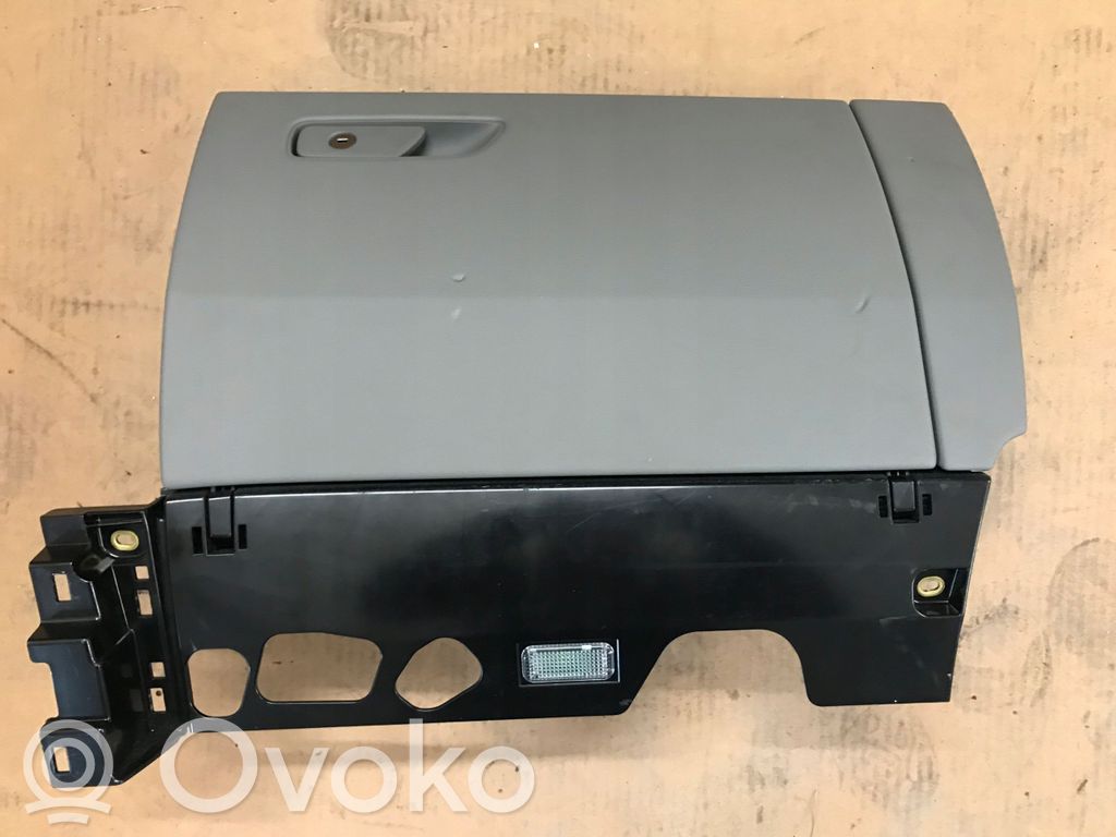Audi Q8 Juego guantera 