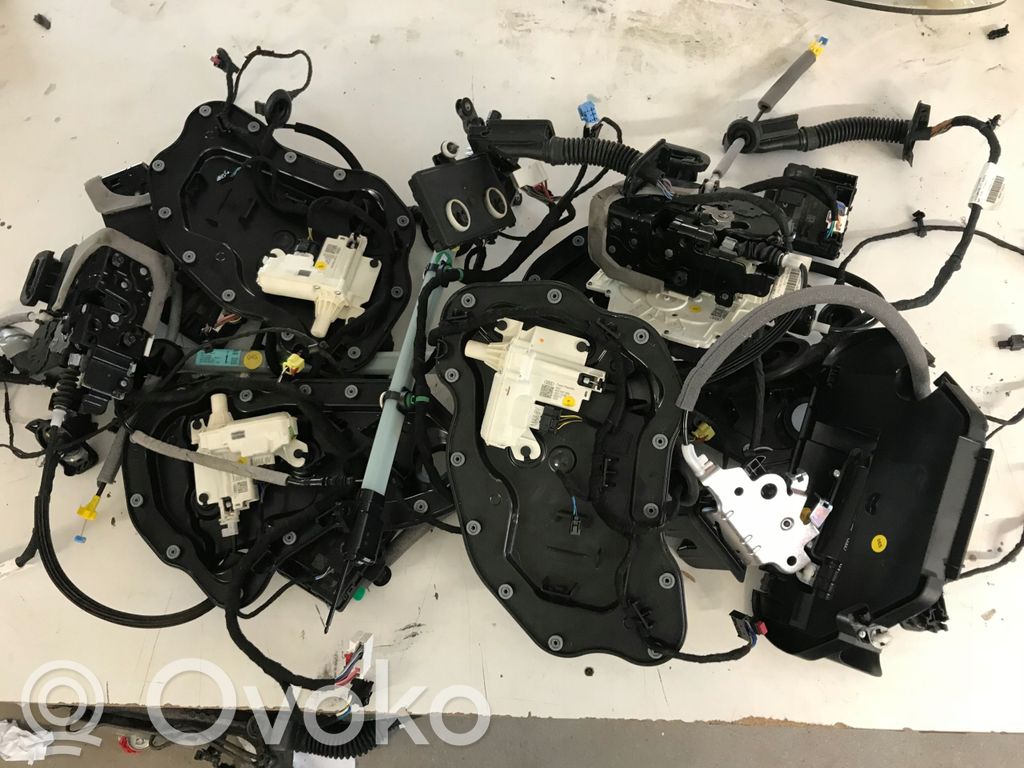 Audi A8 S8 D5 Loading door lock 